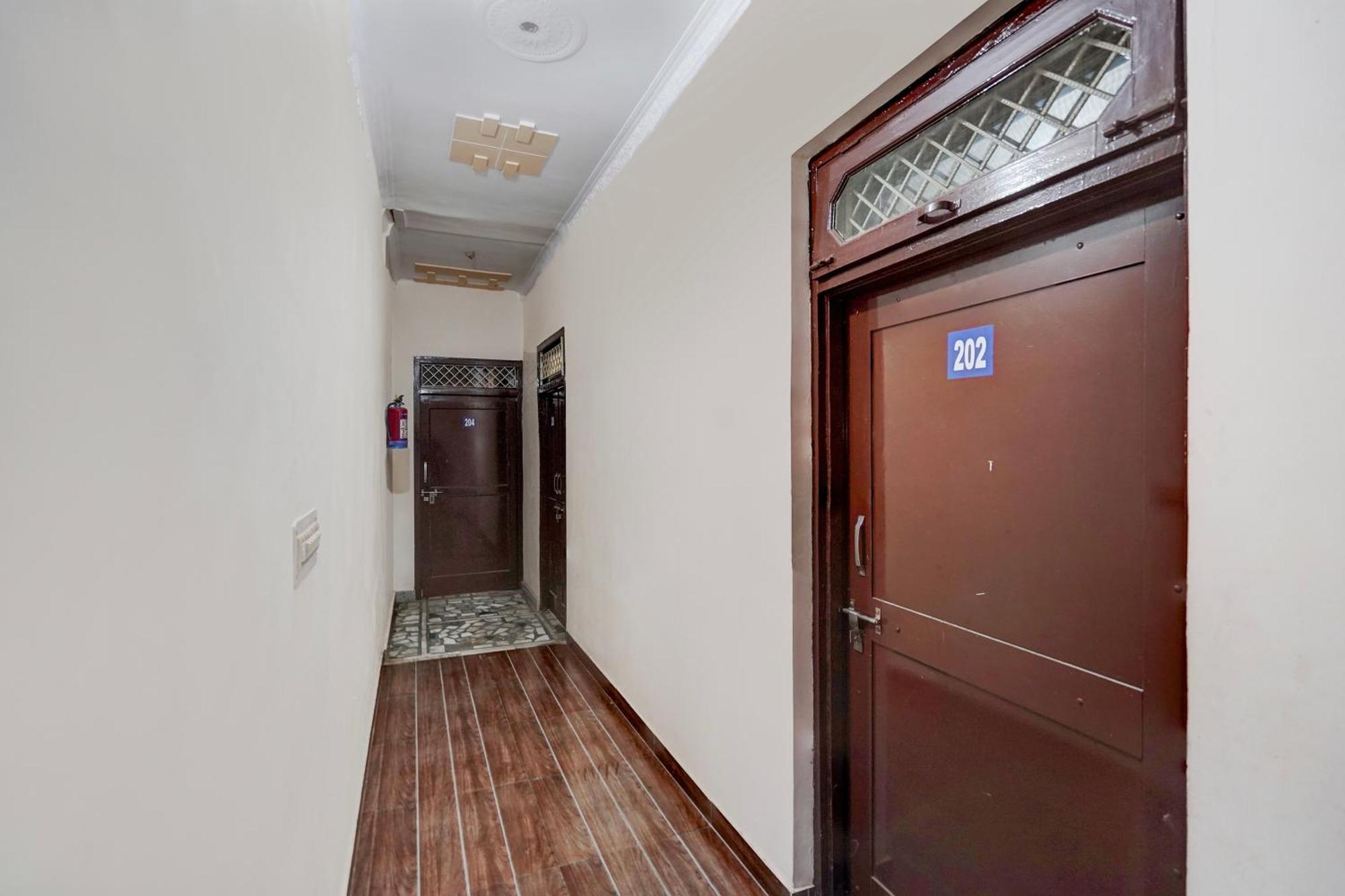 Oyo Hotel Maharaja Palace Meerut Exterior foto