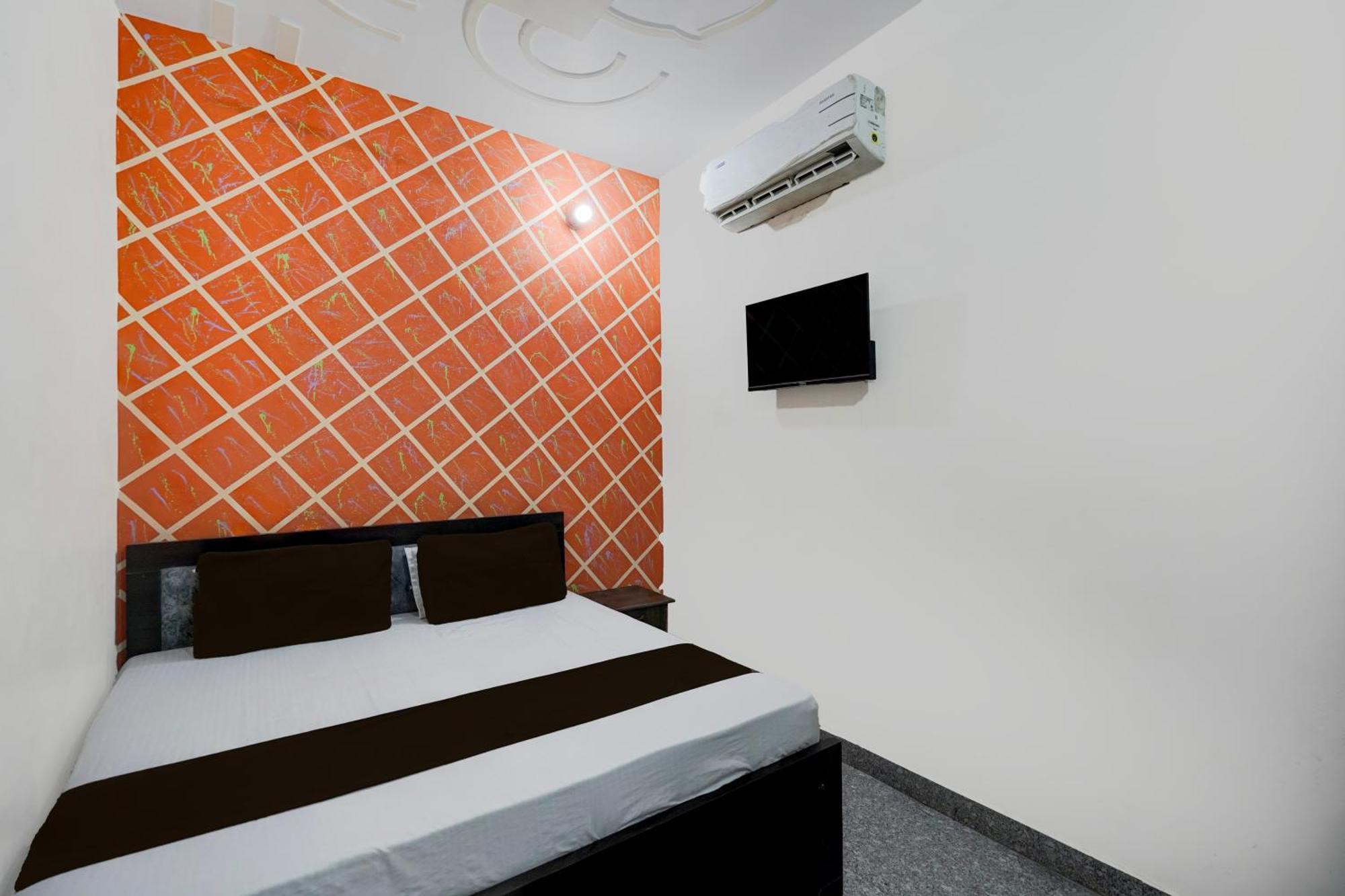 Oyo Hotel Maharaja Palace Meerut Exterior foto
